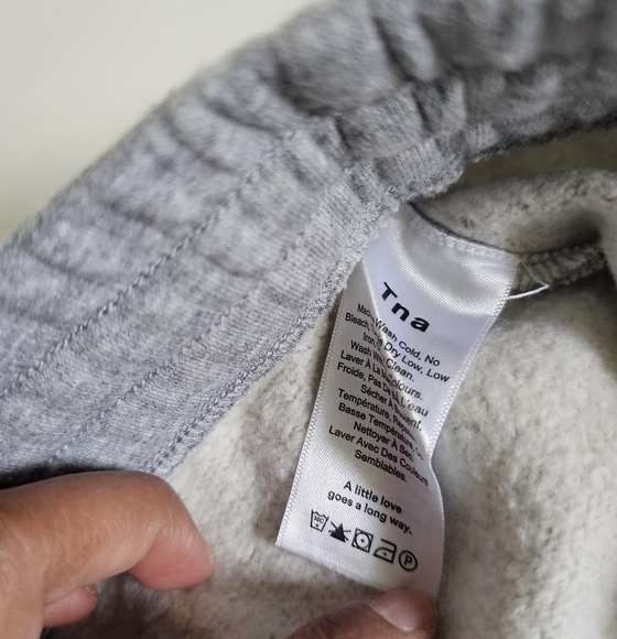 Aritzia TNA Cariboo skirt in healther athletic grey. Size M - Picture 7 of 8